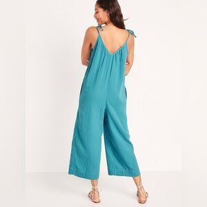 Old Navy Tie-Shoulder Cropped Crinkled Jumpsuit gauze cotton size M overalls